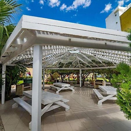 Aurelius Pool Apartments In Caesar Resort & Spa Perivolia tou Trikomou Kültér fotó