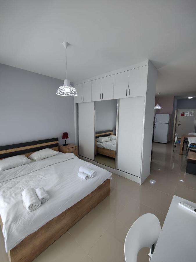 Aurelius Pool Apartments In Caesar Resort & Spa Perivolia tou Trikomou Kültér fotó